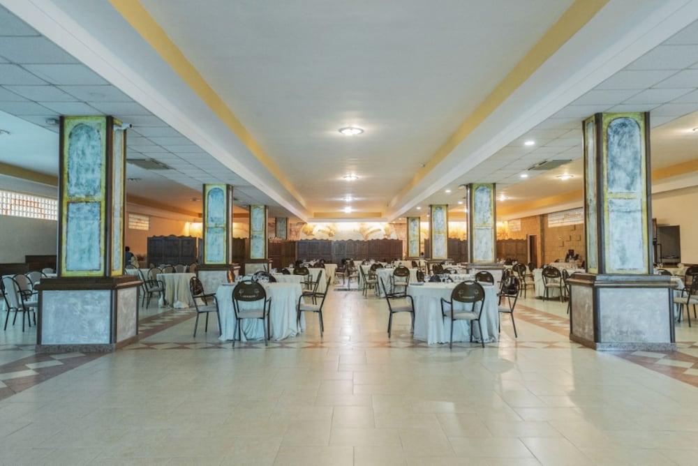 Hotel Bizantino Massafra Bagian luar foto