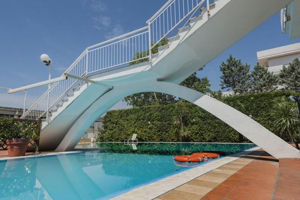 Hotel Bizantino Massafra Bagian luar foto