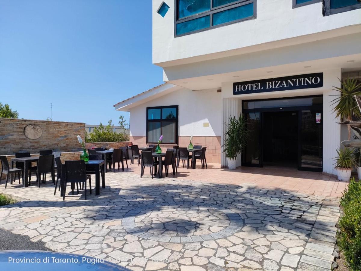 Hotel Bizantino Massafra Bagian luar foto