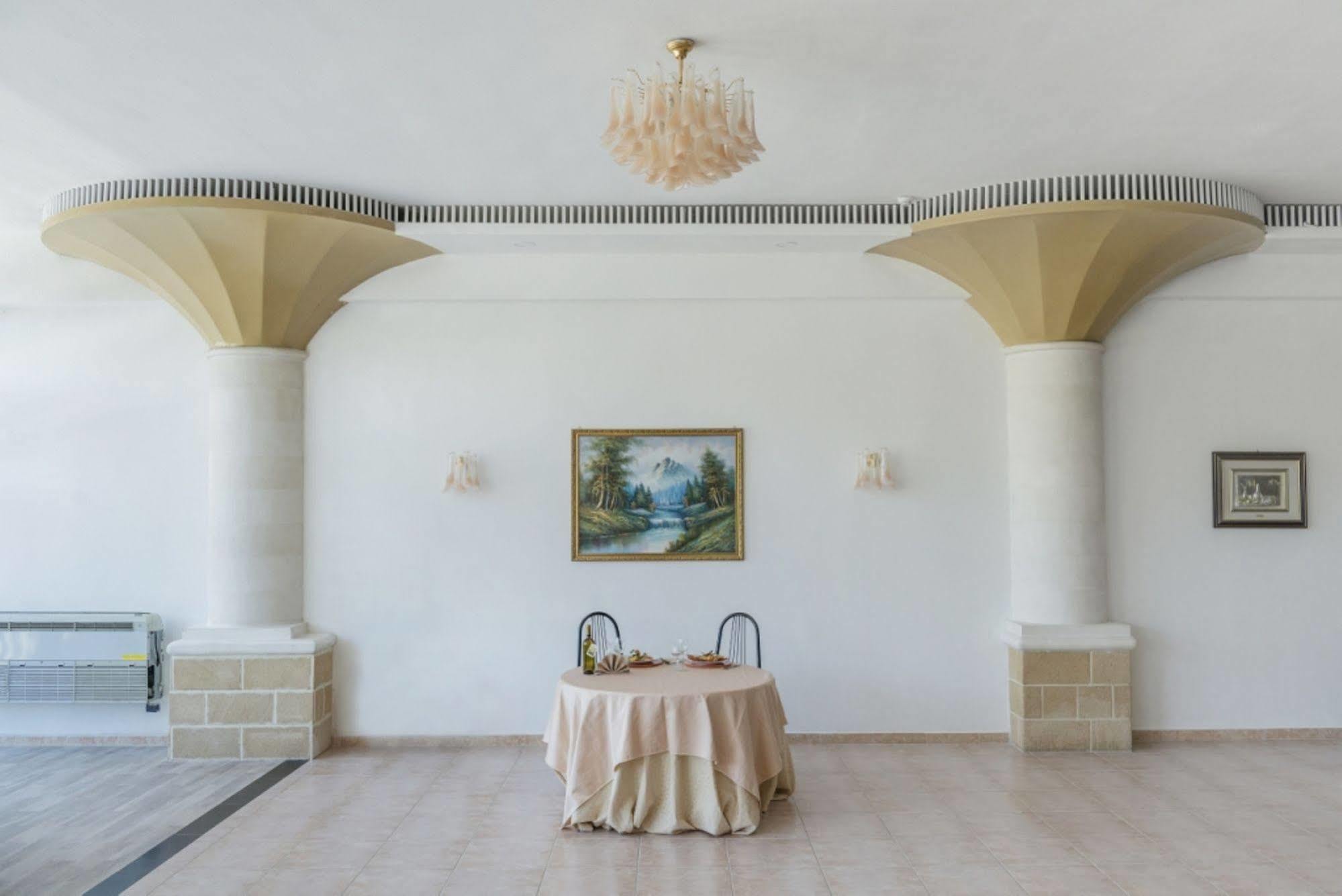 Hotel Bizantino Massafra Bagian luar foto